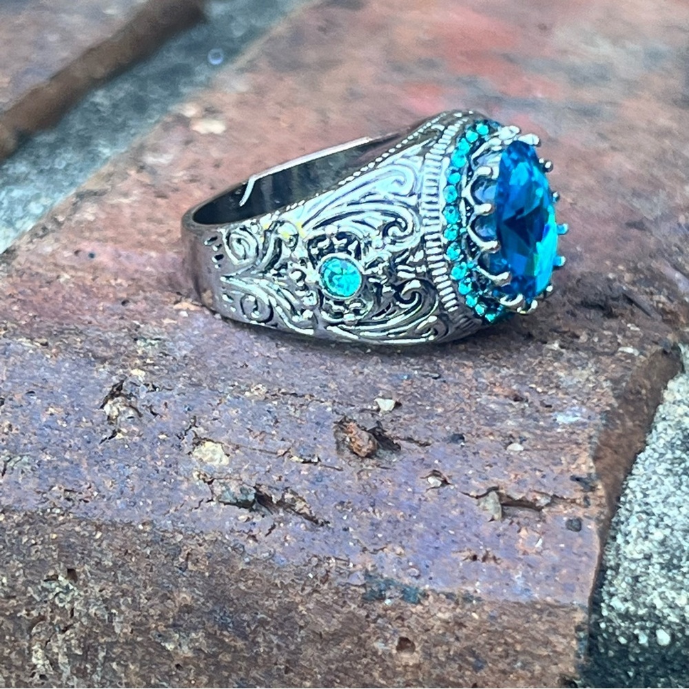 Blue Gemstone filigree, Silver Costume Ring. Size 10 - Picture 3 of 6